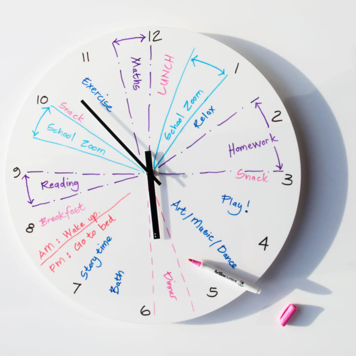 時計に一日の予定を書き込んで時間を管理する ホワイトボード壁掛け時計 Too Do Whiteboard Clock が登場 Webマガジン Axis デザインのwebメディア