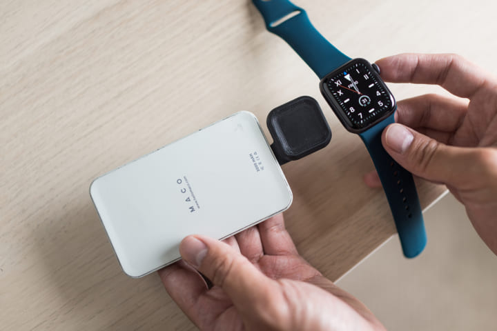 オーストラリア発 携帯性 コンパクトさにこだわった コインサイズのapple Watch充電器 Maco Go が登場 Webマガジン Axis デザインのwebメディア