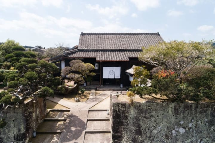 宮崎県日南市の古民家を改修した温泉旅館 「Nazuna 飫肥 城下町温泉 -小鹿倉邸-」が開業