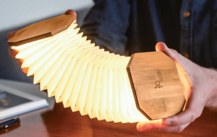 アコーディオンの形状をイメージした 室内用の照明「Smart Accordion Lamp」