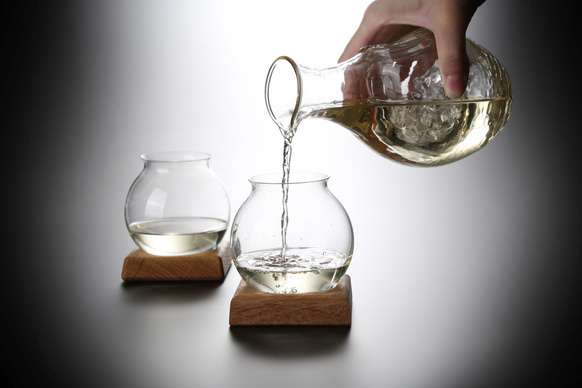 フランス・シャンパーニュ界の巨匠が考案した 日本酒の香りを引き出す酒器「天頂」