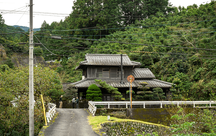 shushi architectsが改修した徳島県神山町にある Sansanのサテライトオフィス神山ラボ「OMOYA」