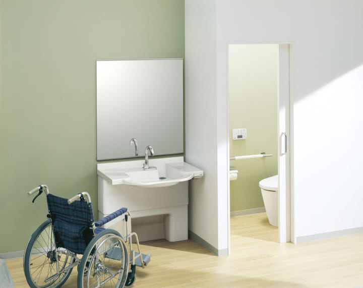 トイレ空間に広がりとゆとりをもたらす TOTOの住宅用壁掛トイレ「FD」 | Webマガジン「AXIS」 | デザインのWebメディア