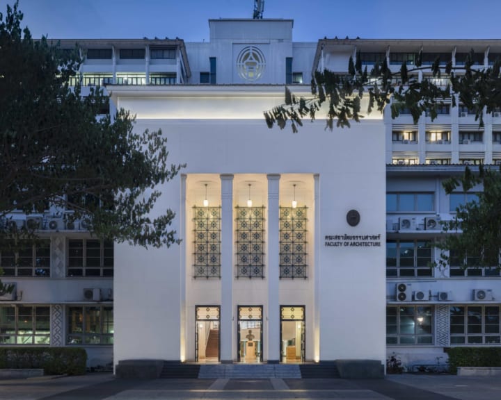 バンコクのチュラロンコン大学の 新しい図書館のあり方を示す「建築図書館」
