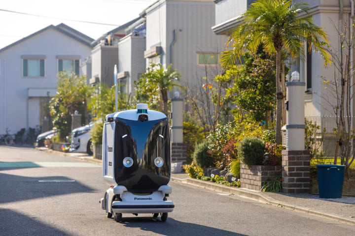 パナソニック、小型低速ロボットによる住宅街向け 配送サービスの実証実験を実施