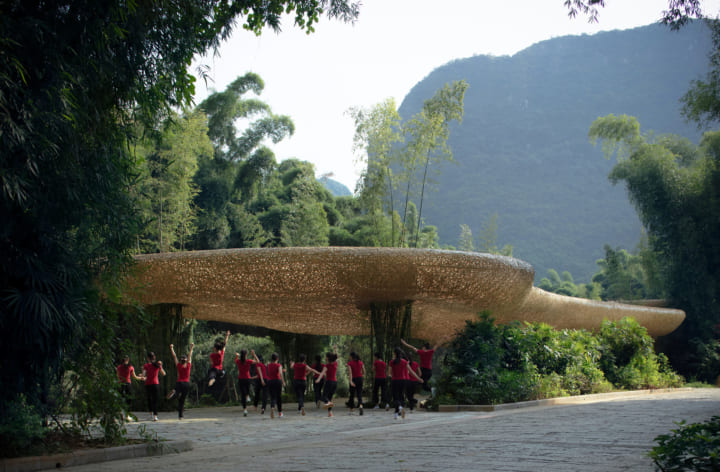 中国桂林市の竹林や丘を強調する 竹材で編み込んだ構造物「Bamboo Bamboo, Canopy and Pavilions, Impress…