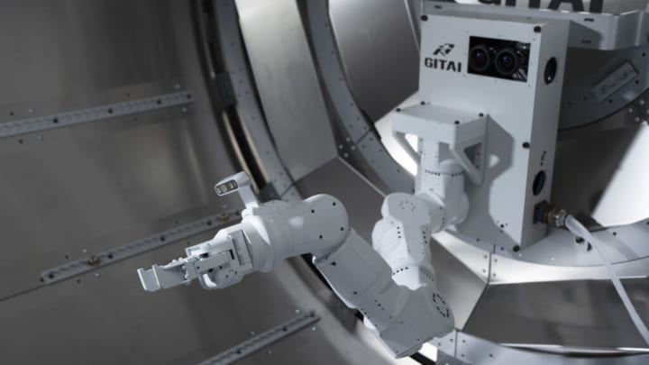 宇宙とロボットのスタートアップ「GITAI」 単腕型ロボットの宇宙組み立て作業の地上実証に成功