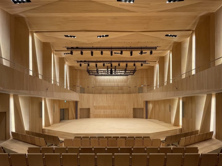 CLTを構造材として初採用した音楽ホール 「桐朋学園宗次ホール」が竣工