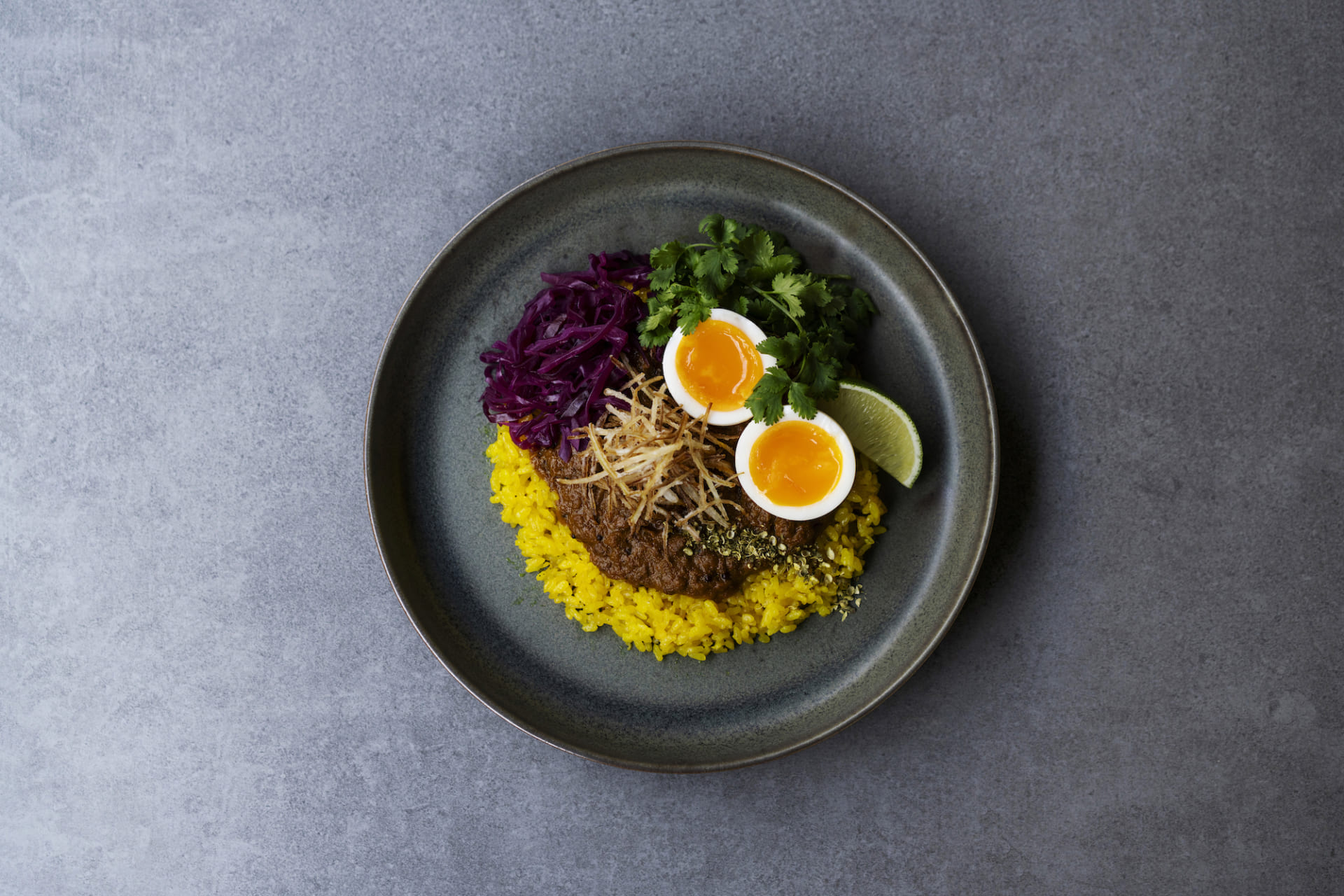 長崎県波佐見町の陶磁器メーカー中善に 建築家・吉田愛たちが監修した