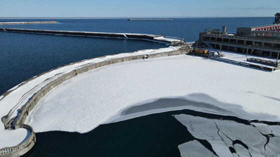 東大研究チーム、南極の海氷や棚氷域を探査する 新しい自律型海中ロボット「MONACA」を開発