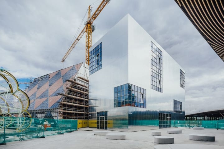 8組の建築スタジオが16の建物をつくる ロンドンの建築プロジェクト「Design District」