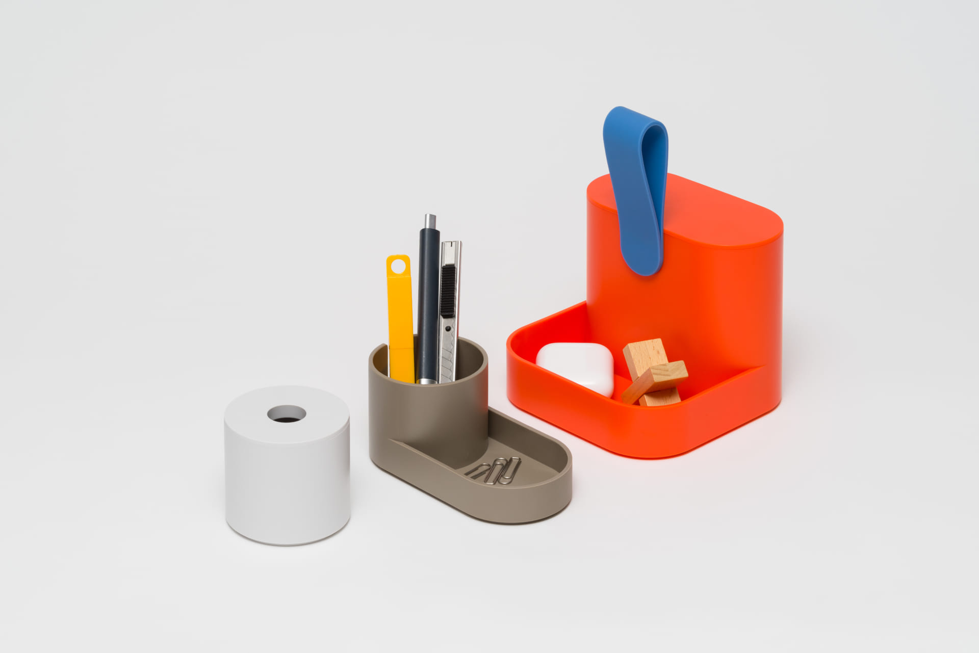 タバコ盆にインスピレーションされた アクセサリートレイ「PLAT