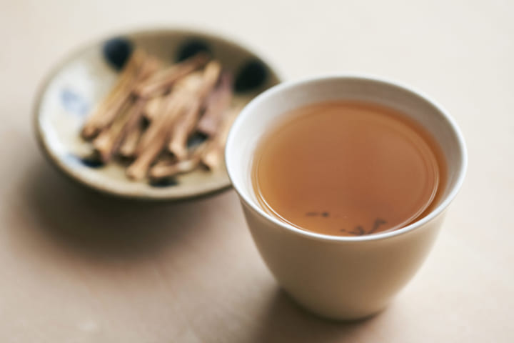 廃棄されるアスパラガスの茎を原料にした 「翠茎茶 -ROASTED ASPARAGUS TEA-」