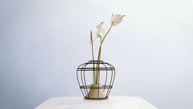 生け花の創造力を掻き立てより自由な表現が可能に KIMUの上下花器「The New Old Vase」