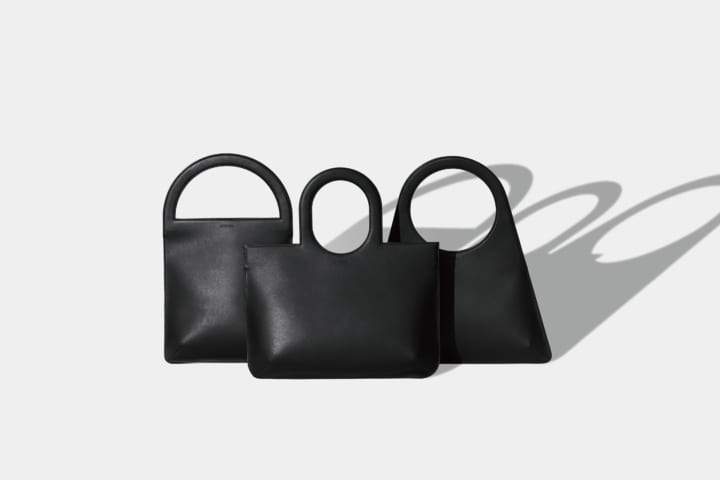 デザインスタジオ「KITSUCA」が手がける レザーハンドバッグ「Outline bags」