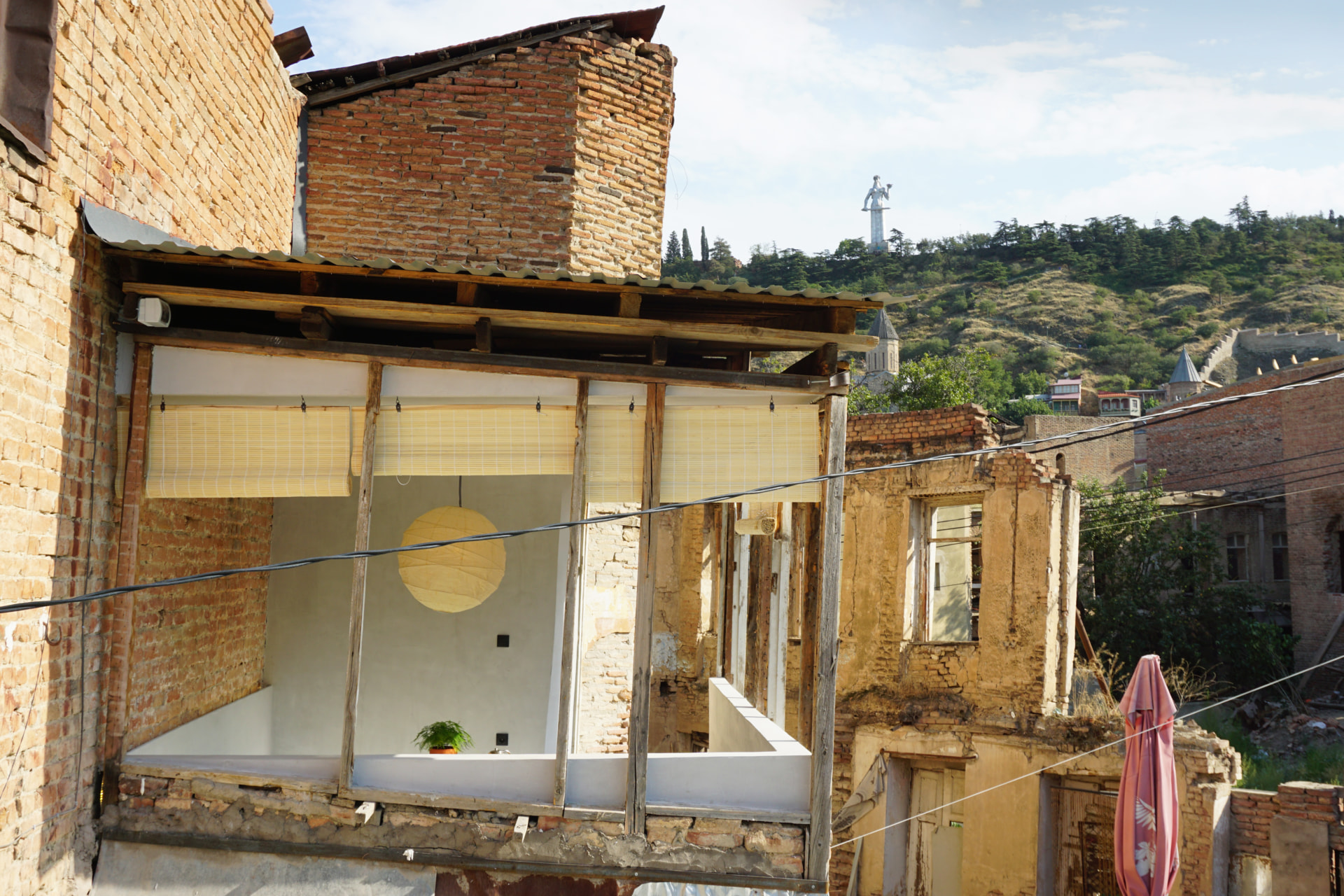 ジョージア国・ティビリシに完成した 茶室プロジェクト「Teahouse 5.8