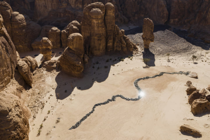 サウジアラビアの砂漠を舞台にした サイトスペシフィックな展覧会「Desert X AlUla」