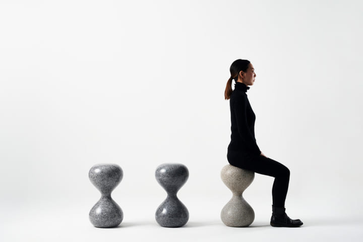 庵治石を使った砂時計型のスツール 花澤啓太「THE TIME < AJI-STONE STOOL >」