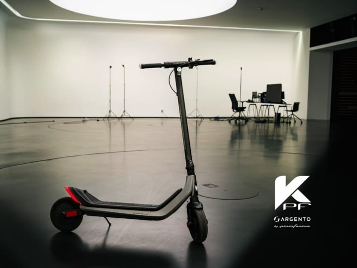 ピニンファリーナがデザインした 伊Platumの電動キックボード「KPF Argento」