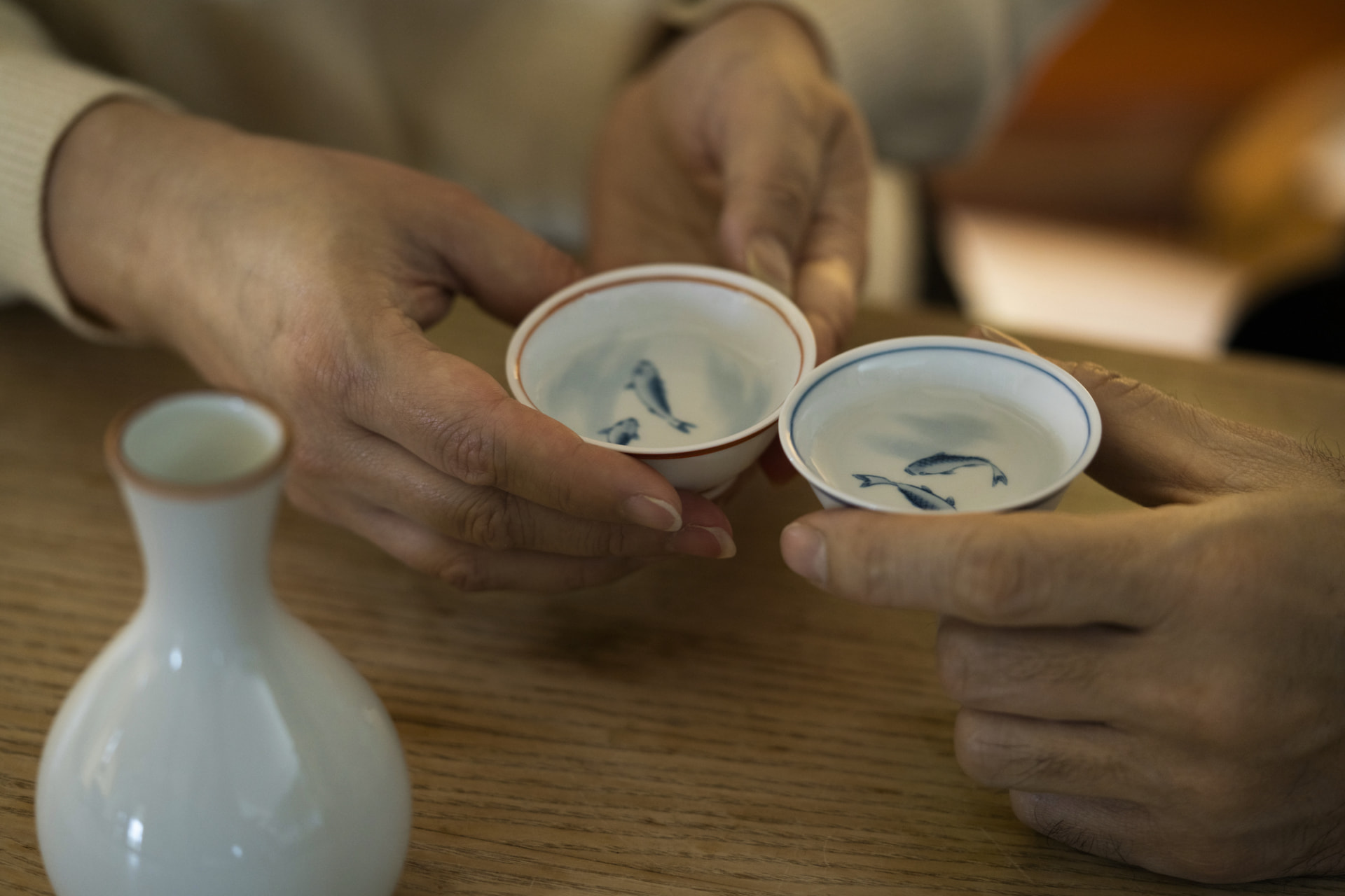 販売一掃 初期 波佐見焼 鉄絵 羽子板 羽根紋 猪口 盃 即納 黄銅菓子器