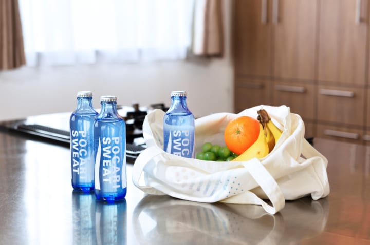 「ポカリスエット リターナブル瓶」が登場 使用済み容器を回収して洗浄・再充填