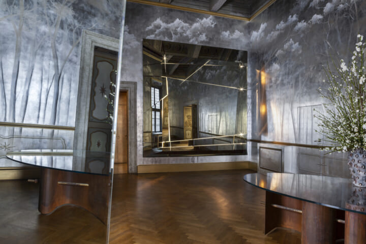 魅惑的な鏡の世界に誘うインスタレーション 建築家 Fabio Mazzeoの「Mirror of Wonders」