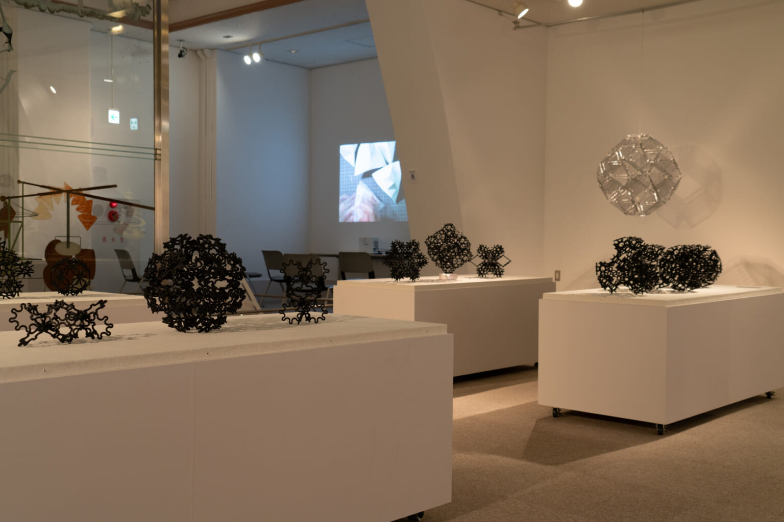 野老朝雄の「個と群」から生まれた作品を紹介する
「Connecting Artifacts つながるかたち展 02」開催