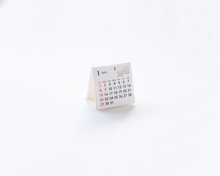 篠原紙工のシンプルな卓上カレンダー 「手のひらカレンダー」
