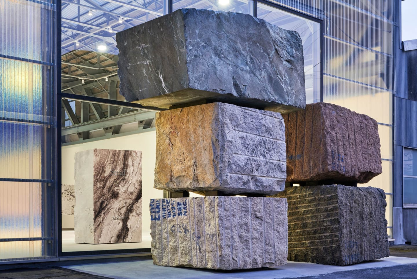 関ヶ原石材、世界の天然石を紹介する新ブランド「Strad.」を設立 専用ギャラリー「Strad. Stone Gallery」もオープン