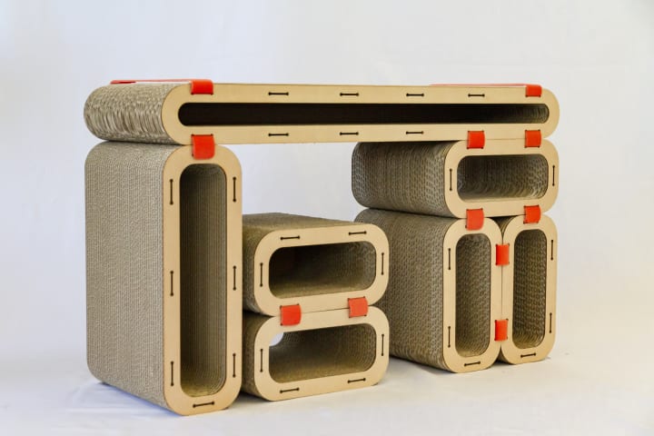 組み替え自在で再利用ができる カミカグのダンボール製家具