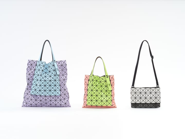 BAO BAO ISSEY MIYAKE、カンガルーをイメージした ポケットをもつ「PRISM KANGAROO」を発売