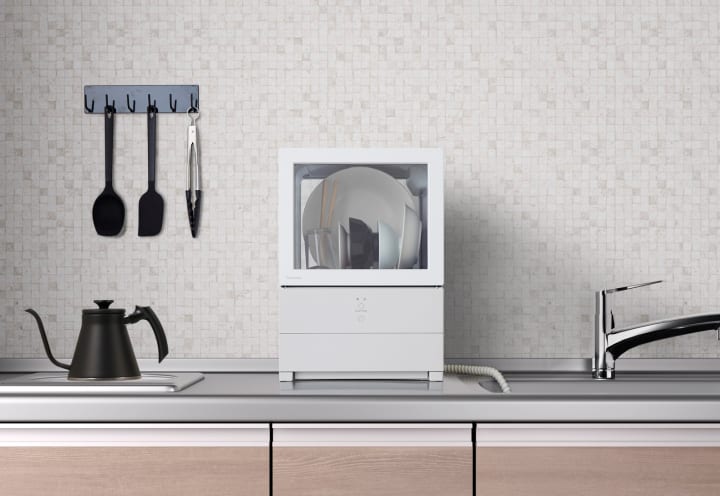 ひとり暮らしのキッチンに置きやすい パナソニックのパーソナル食洗機「SOLOTA」登場