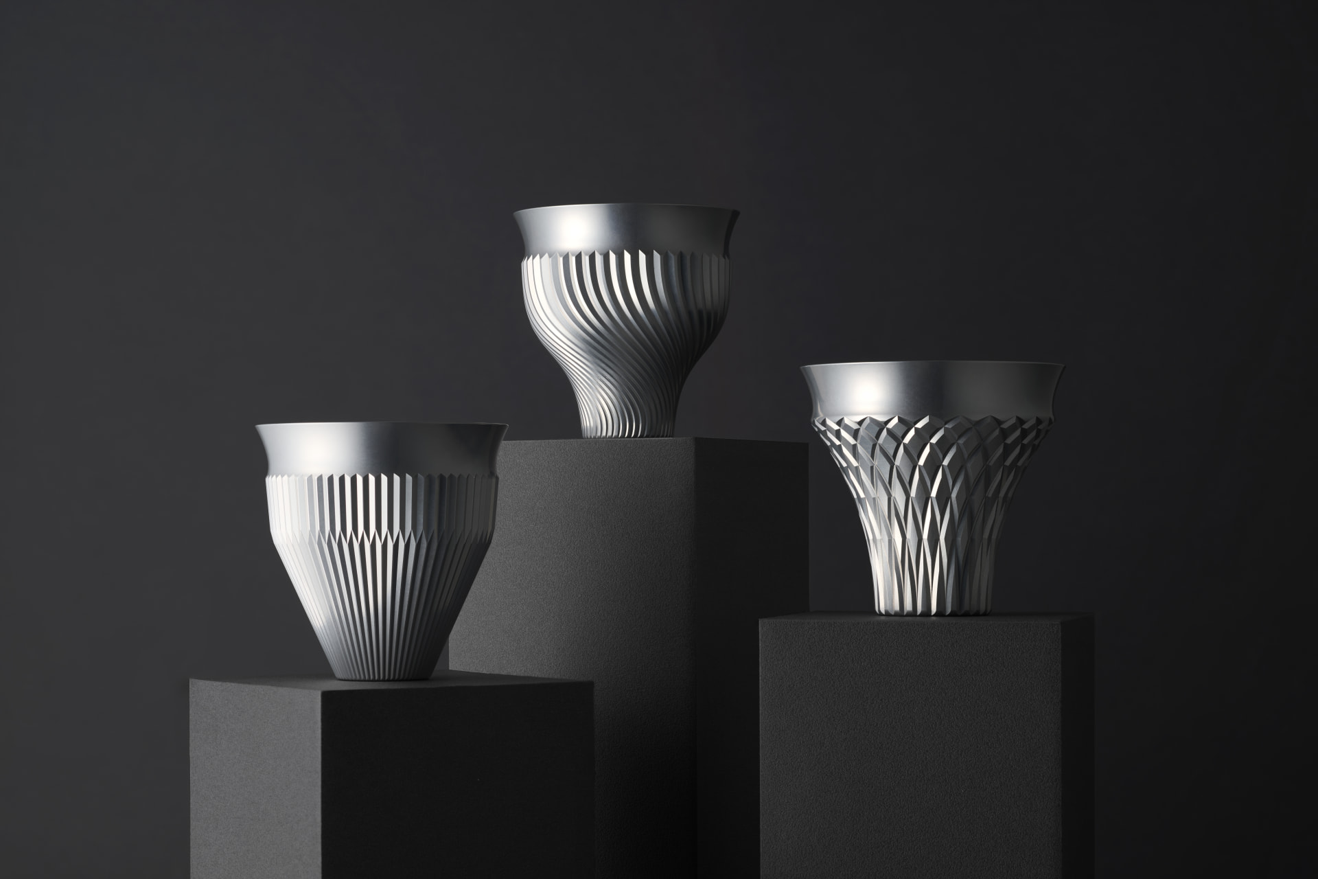 プロダクトデザイナー 阿部憲嗣が手がける 極薄を実現した酒器ブランド