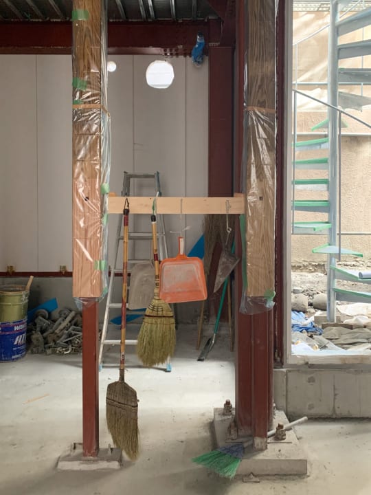 建築家 長坂 常によるインスタレーション 「まかない家具展」がT-HOUSE New Balanceにて開催