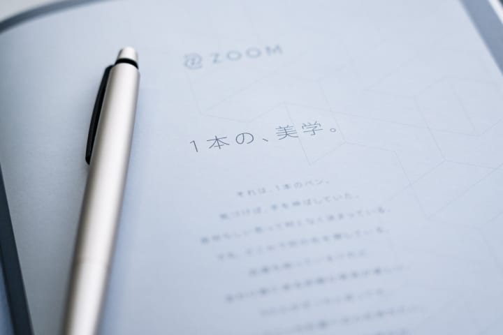 トンボ鉛筆　ZOOM 「コンテンポラリーデザインペン」の先進性を伝えるフォント