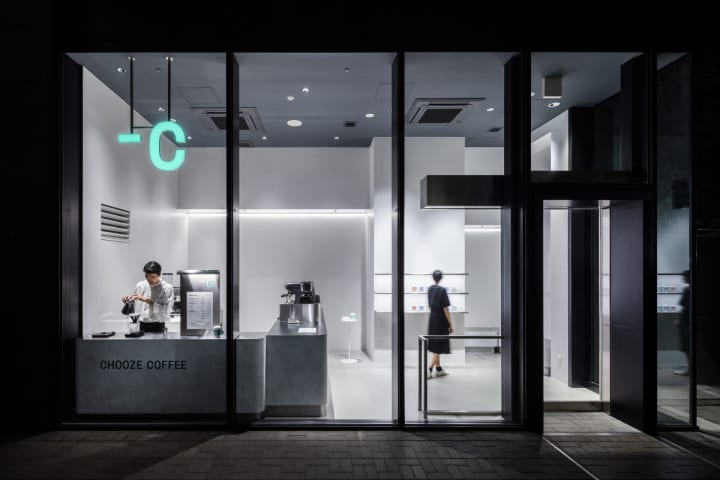 デザインオフィス イドがブランディングを手がけた「CHOOZE COFFEE」日本橋店