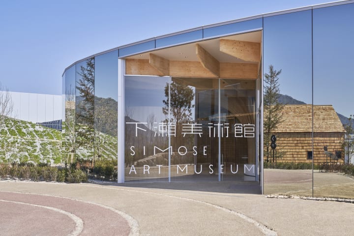広島県大竹市に坂茂が手がけた「下瀬美術館」が開館