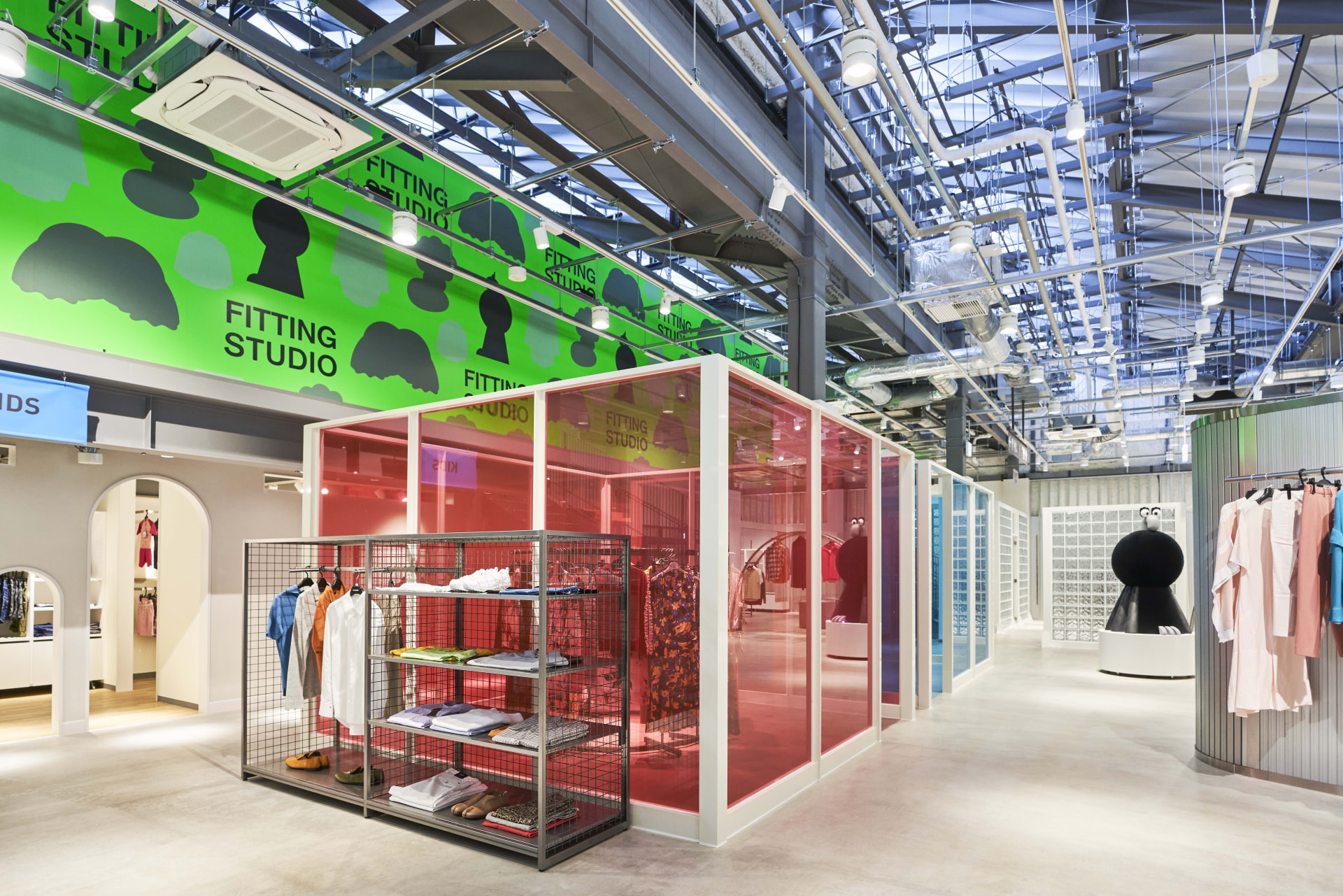 ODS / 鬼木孝一郎による、東京・千代田区の店舗「STUDIOUS