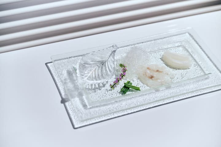 フンドーダイの「透明醤油」を使った 「透明すぎるCLEAR FOOD & SWEETS」