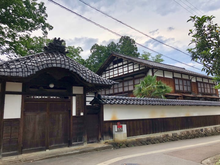 民藝運動の創始者・柳 宗悦ゆかりの富山の寺に複合施設「杜人舎」がオープン