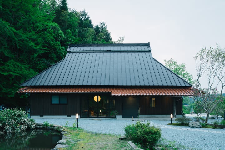 築200年の刀鍛冶職人の邸宅を改装した 広島県北広島町の一棟貸し宿泊施設「hitaru 石橋邸」