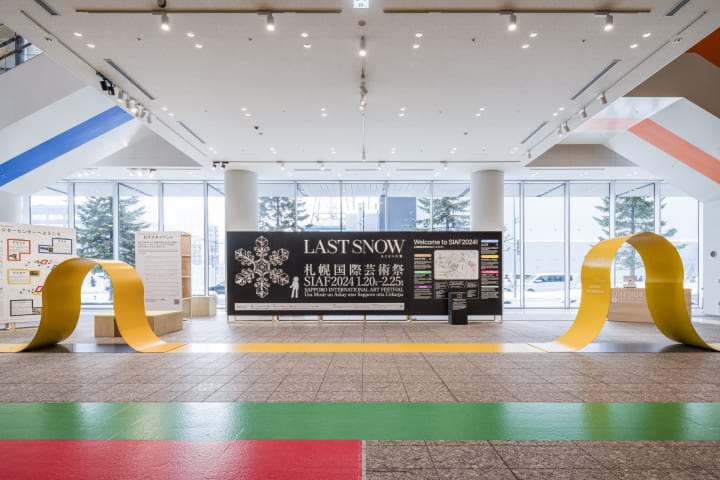 札幌文化芸術交流センター（SCARTS）が札幌国際芸術祭2024で仕掛けた芸術祭版ビジターセンターとは？