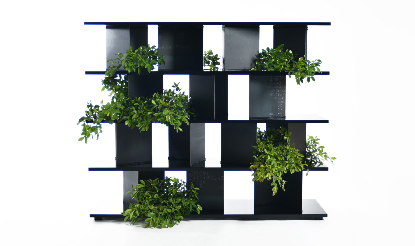 沖縄県立芸術大学大学院からカリモク家具へ。家具づくりを追求する