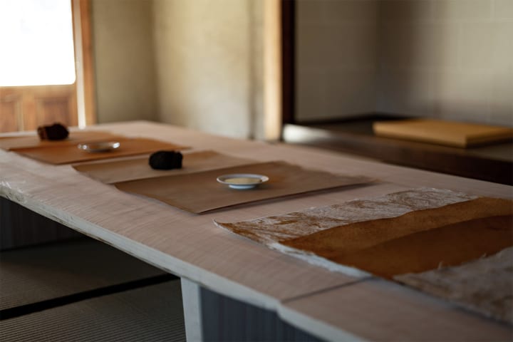 グラフィックデザイナー・美術家 田中義久が追求する 日本古来の和紙の可能性