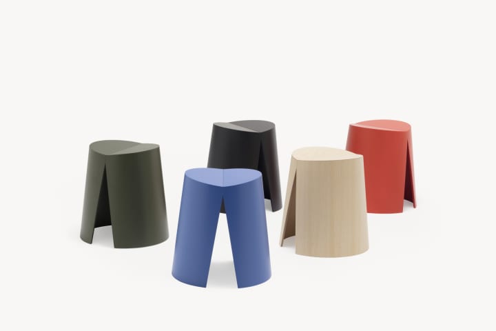 伊デザイナー アレサンドロ・スタビーレによる Zilio A&Cの「AXスツール」「Muleベンチ」