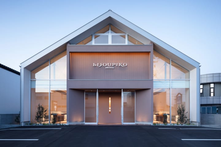 デザイナー・鬼木孝一郎が店舗設計を手がけた ジュエリーショップ「BIJOUPIKO 福井店」