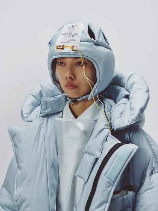 睡眠へ誘導する「分眠」ダウンコート 未来の睡眠システム「ZZZN SLEEP APPAREL SYSTEM」