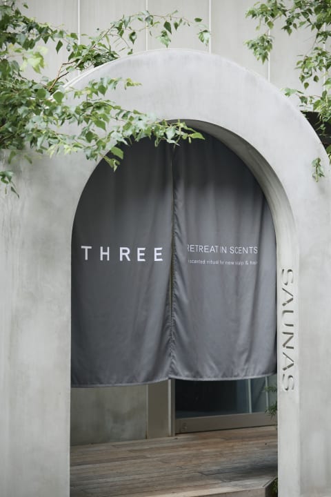 THREE × SAUNAS “RETREAT IN SCENTS” がもたらす香りの浄化旅