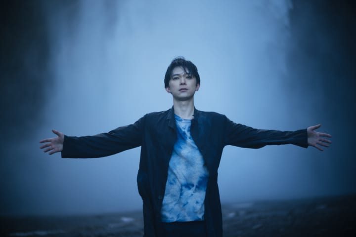 瀧本幹也が撮影、吉沢 亮 写真集「FOSS」発売  代官⼭ヒルサイドで写真展開催