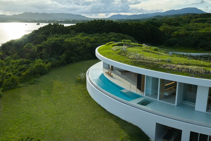 藤本壮介が手がける石垣島のヴィラ NOT A HOTEL ISHIGAKI「EARTH」開業